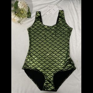 NEW HÖTER Womens One Piece‎ Bodysuit in Back/Green
